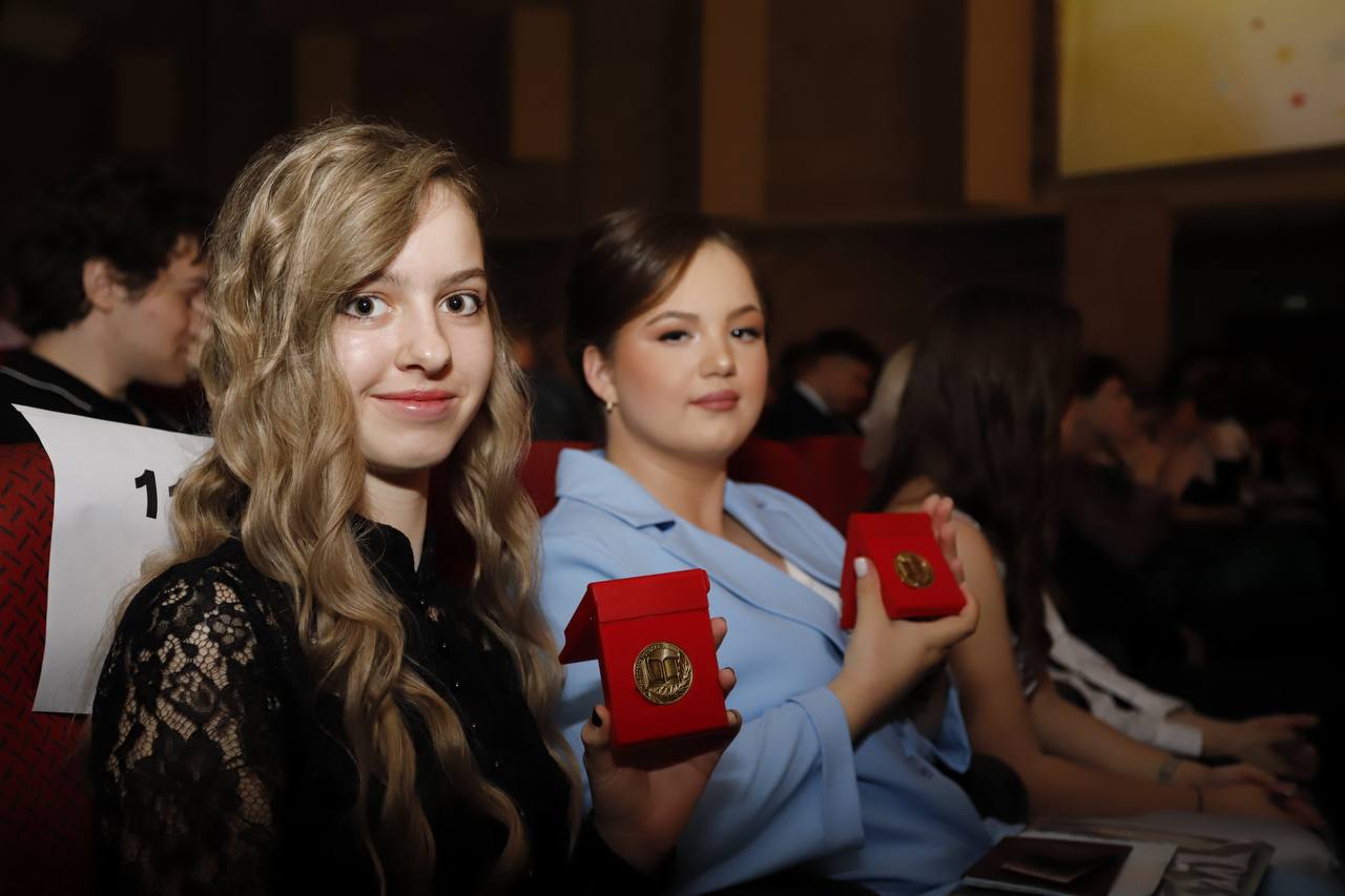 В наукограде завершилась череда торжественных выпускных вечеров, знаменующих окончание школьного этапа жизни порядка тысячи юных фрязинцев