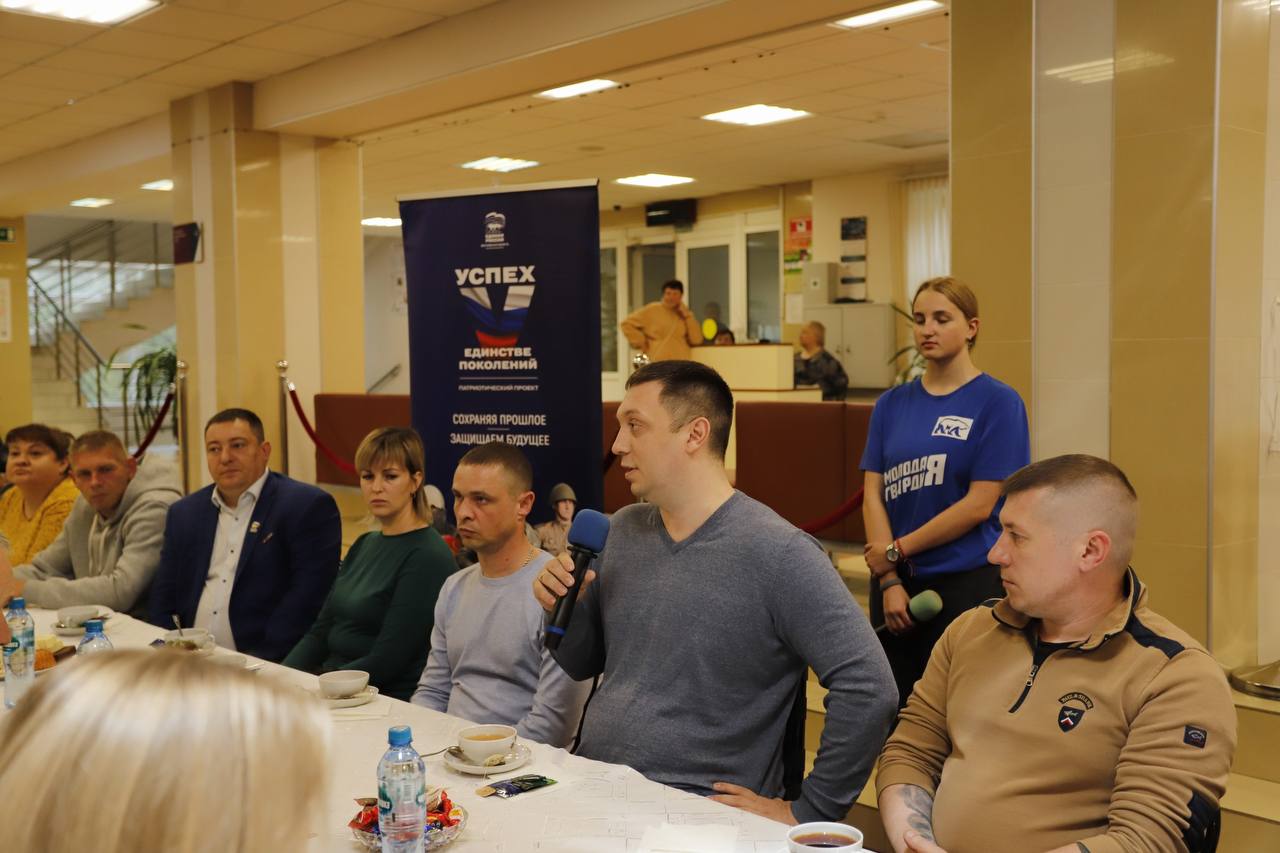 В ДК «Исток» в атмосфере выставки «Гордимся Победой» состоялась традиционная встреча с участниками специальной военной операции и их семьями