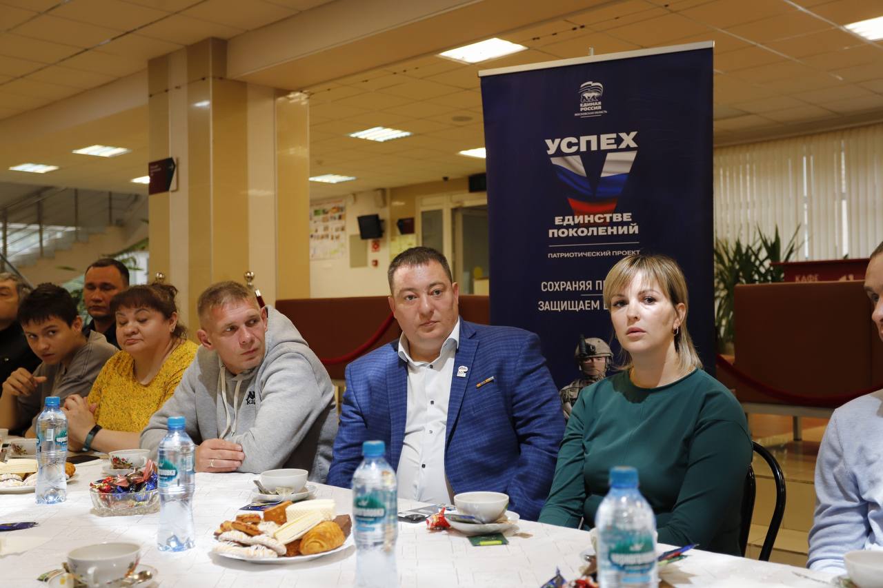 В ДК «Исток» в атмосфере выставки «Гордимся Победой» состоялась традиционная встреча с участниками специальной военной операции и их семьями