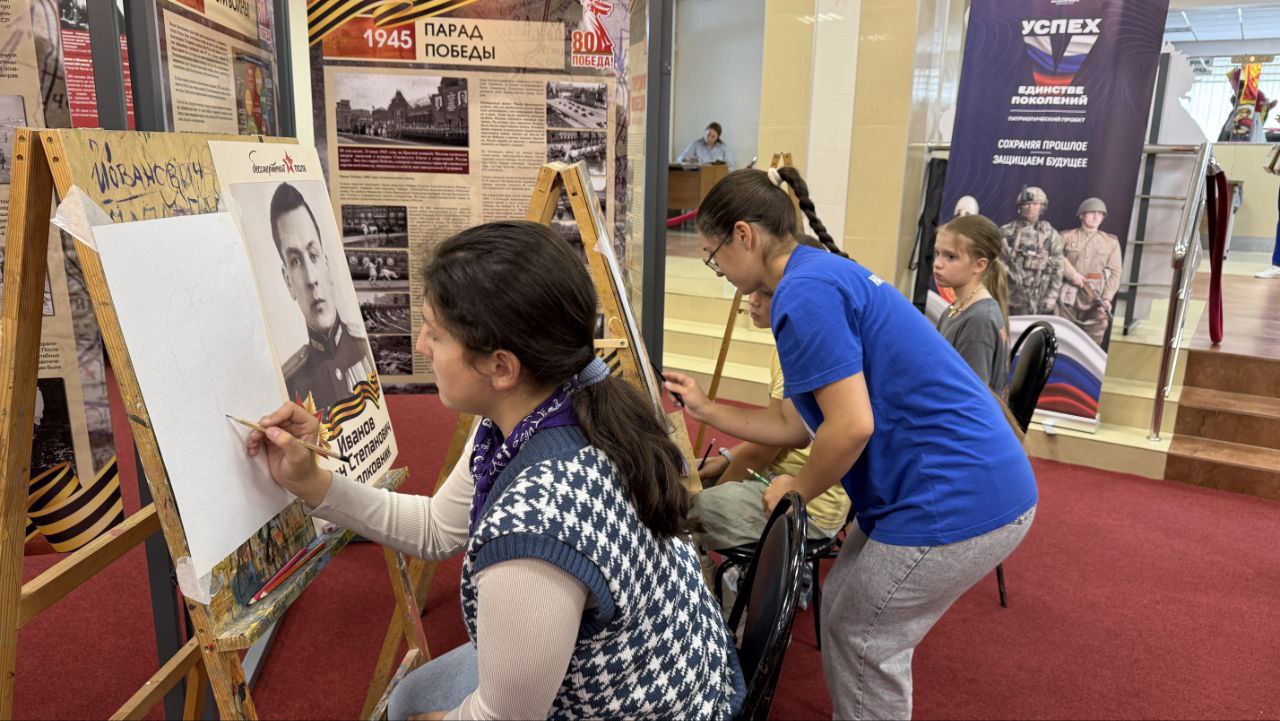 В ДК «Исток» прошёл детский художественный фестиваль «Мой папа – Герой!», объединивший историческую память, поддержку участников специальной военной операции и творчество юных талантов