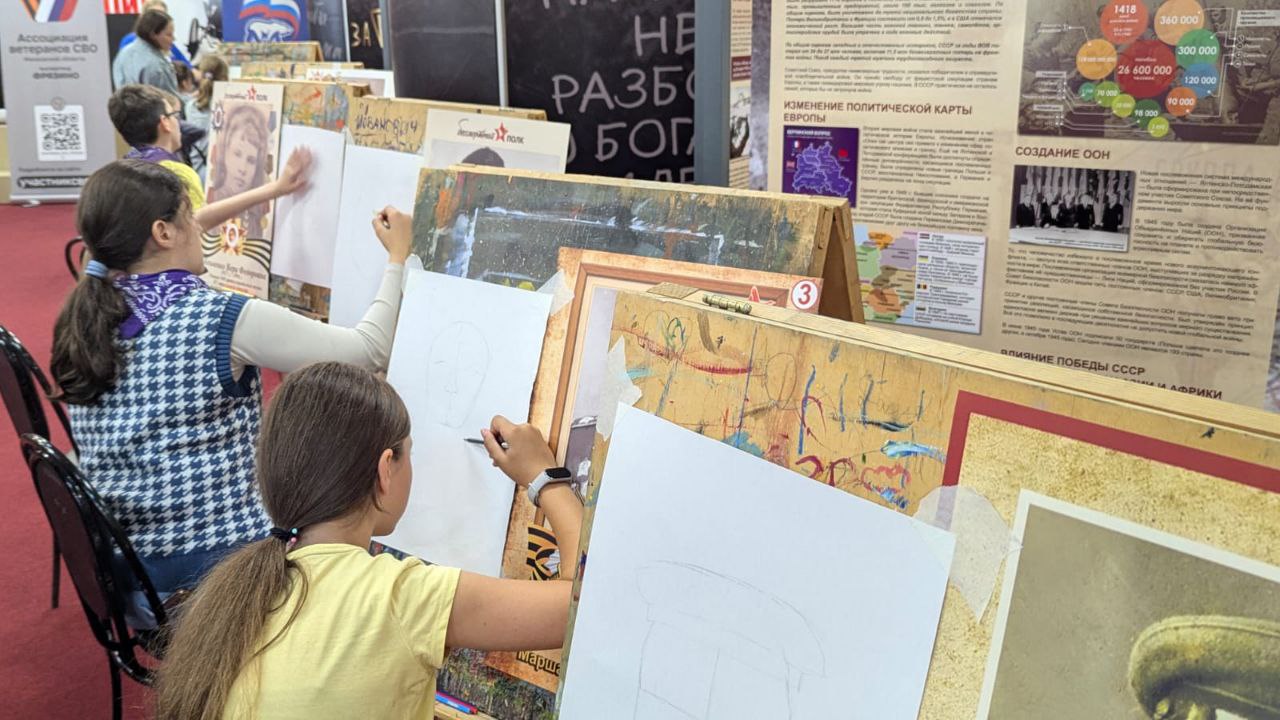 В ДК «Исток» прошёл детский художественный фестиваль «Мой папа – Герой!», объединивший историческую память, поддержку участников специальной военной операции и творчество юных талантов