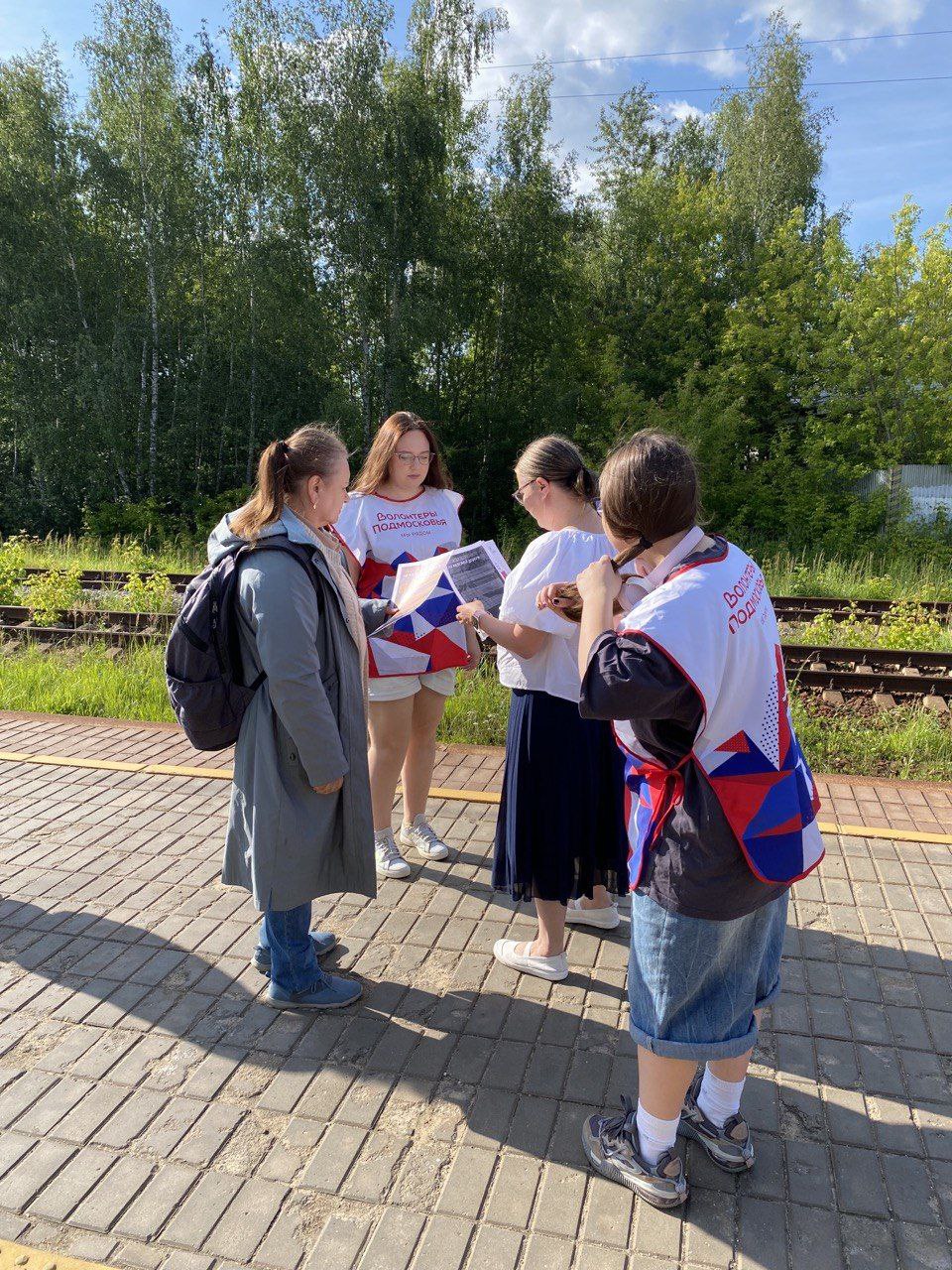 Сотрудники администрации городского округа Фрязино совместно с волонтёрами провели рейд «Сохрани себе жизнь» на станции «Фрязино-Товарная»