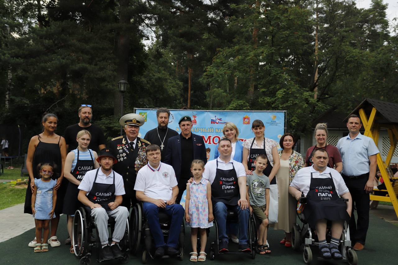 Руководитель Ассоциации ветеранов СВО города Фрязино Игорь Какушкин, вместе со своей супругой Екатериной и детьми Владимиром и Полиной принял участие в кулинарном поединке «Папа может!»