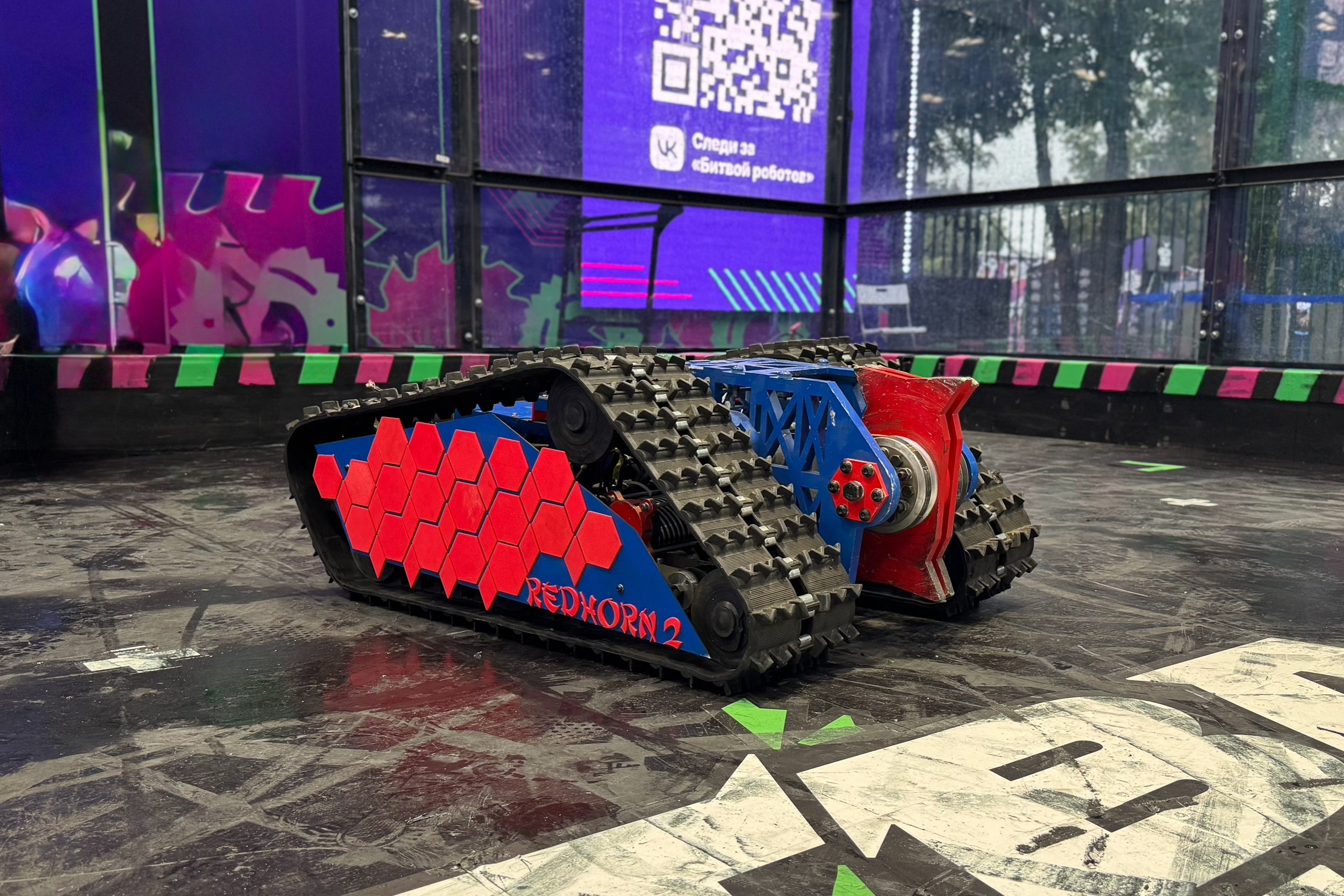 Роботы в атаке: как команды Istok.Robotics и 2ФМ устроили технохаос на VK Fest