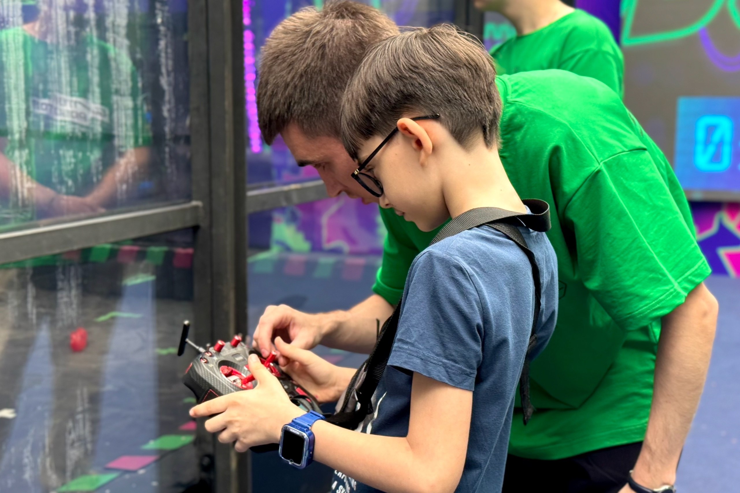 Роботы в атаке: как команды Istok.Robotics и 2ФМ устроили технохаос на VK Fest