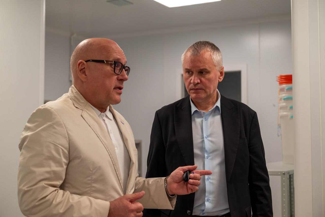 Глава городского округа Фрязино Дмитрий Воробьев посетил предприятие ООО «Фирма ВИПС-МЕД», где встретился с генеральным директором Валерием Портновым