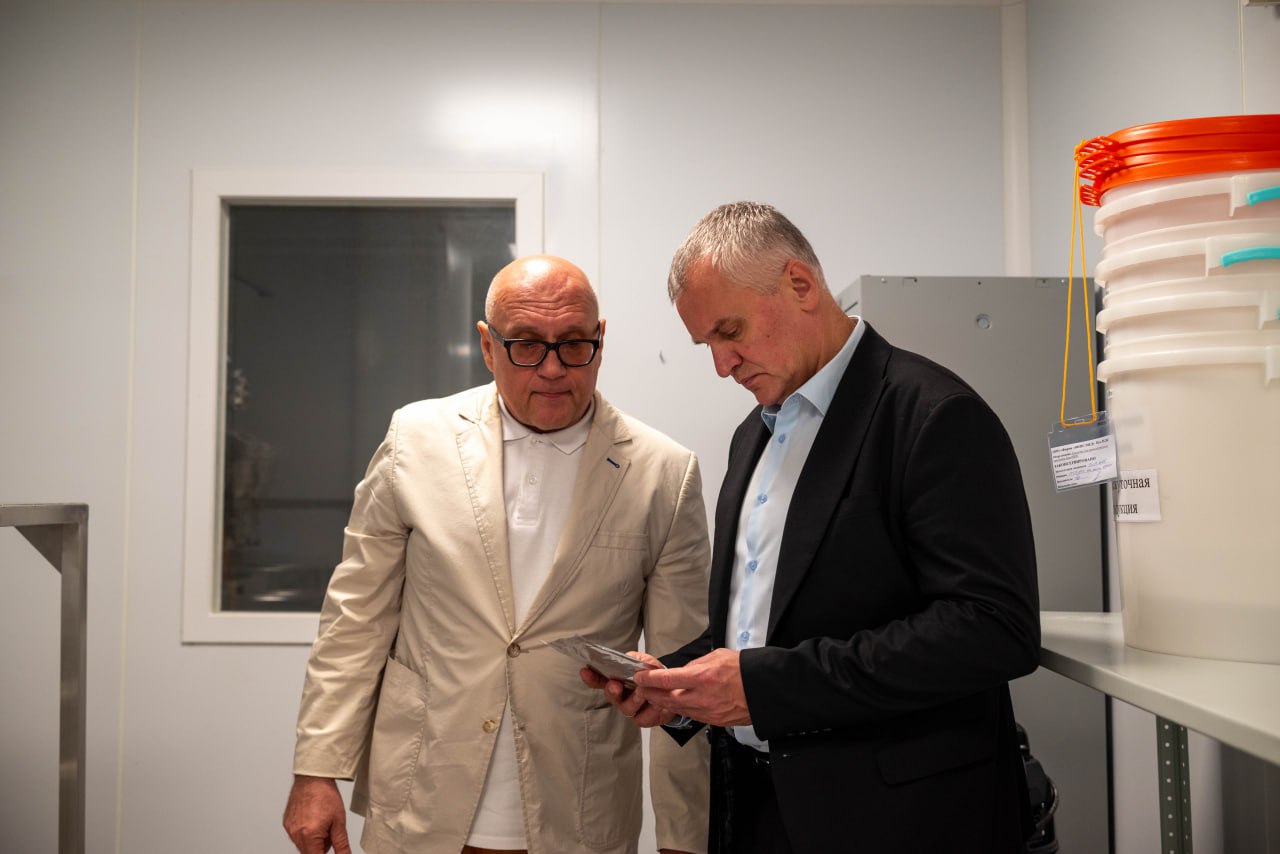 Глава городского округа Фрязино Дмитрий Воробьев посетил предприятие ООО «Фирма ВИПС-МЕД», где встретился с генеральным директором Валерием Портновым