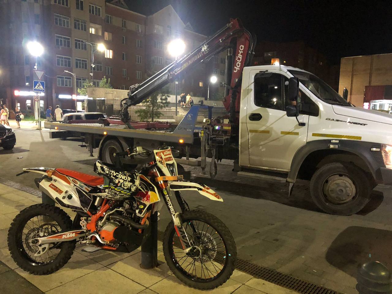 На прошлой выездной администрации в ДК «Исток» жители улиц Комсомольской, Дудкина и Октябрьской обратились с жалобой на систематические нарушения тишины и покоя