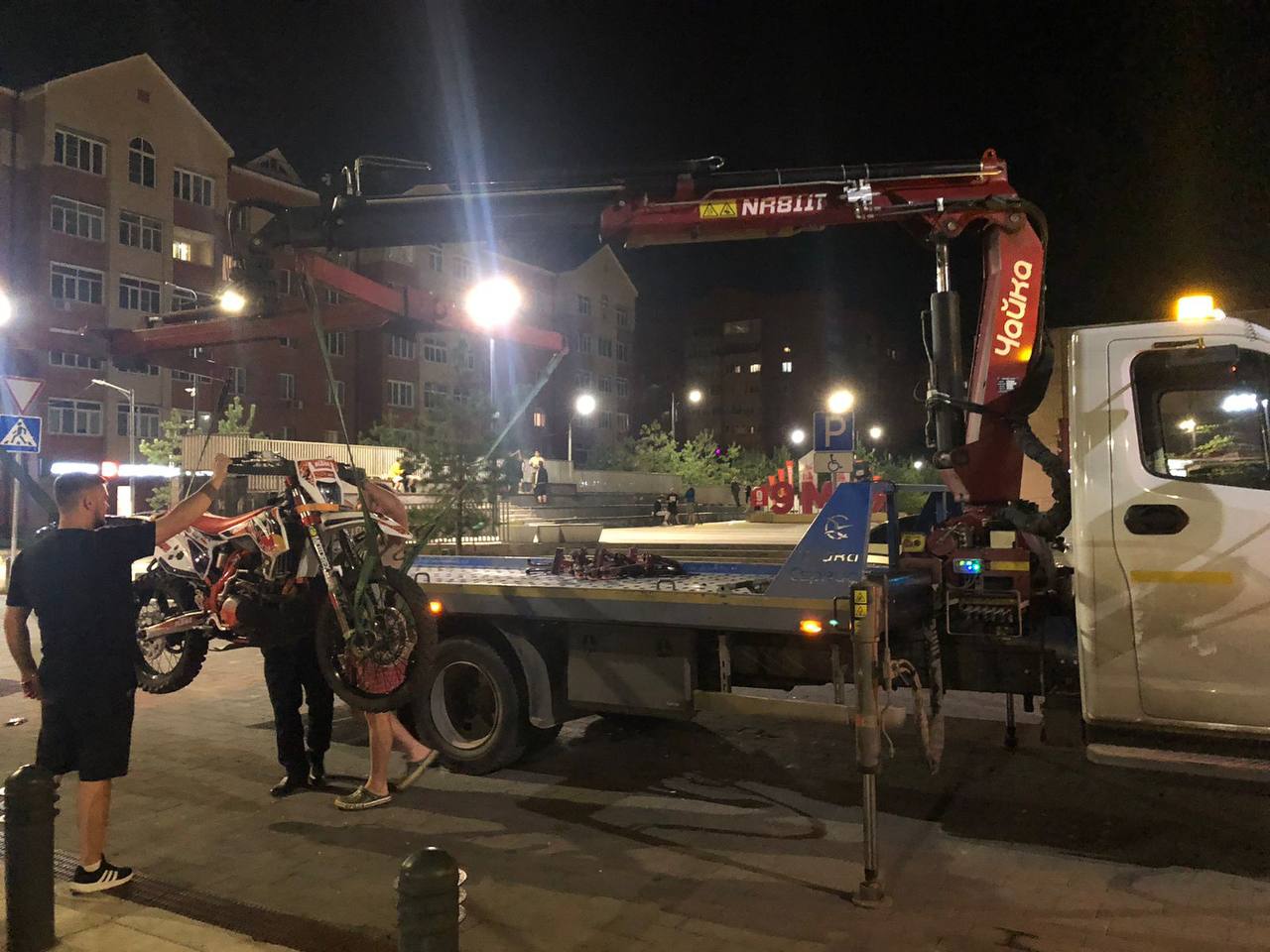 На прошлой выездной администрации в ДК «Исток» жители улиц Комсомольской, Дудкина и Октябрьской обратились с жалобой на систематические нарушения тишины и покоя