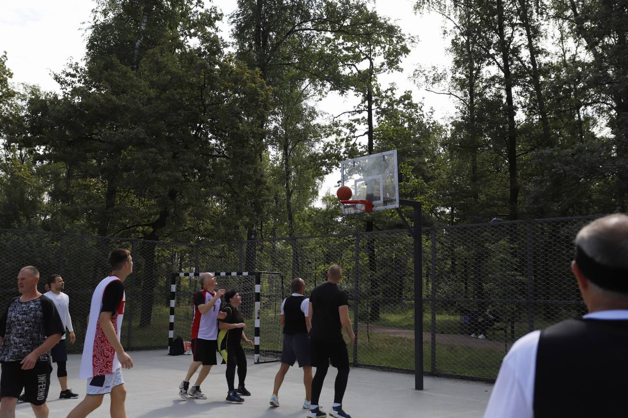 Во Фрязинском лесопарке прошло празднование Дня физкультурника