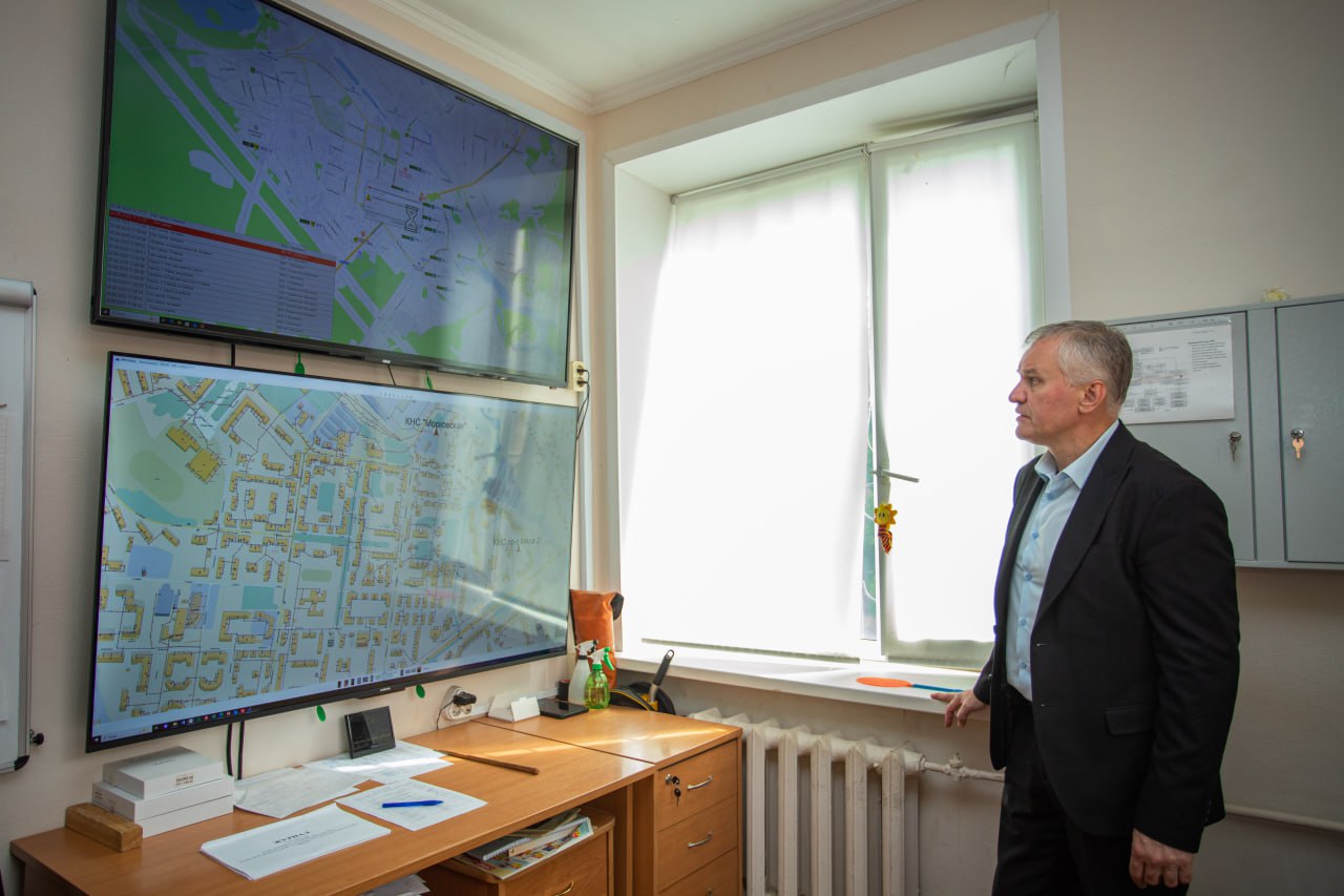 По итогам совещания с губернатором Московской области Андреем Воробьевым глава городского округа Фрязино Дмитрий Воробьев проверил работу диспетчерской службы нашего водоканала