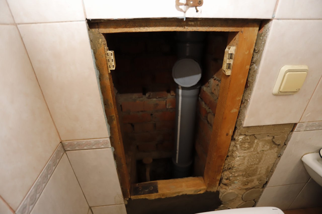 Заместитель главы г.о. Фрязино Виктория Оганезова лично проконтролировала ремонт в квартире на пр. Мира в рамках срочной выездной администрации