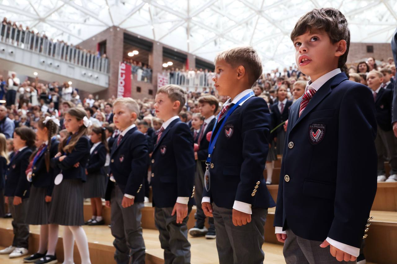 Дорогие школьники, поздравляю всех вас с Днем знаний!