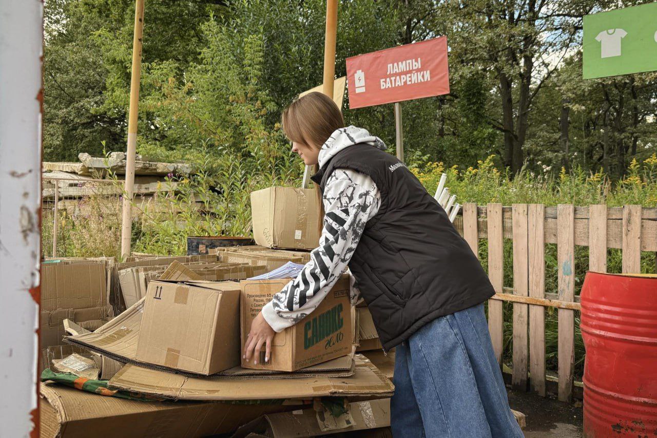 Фрязинские волонтеры провели экоакцию по сбору макулатуры в школе №2