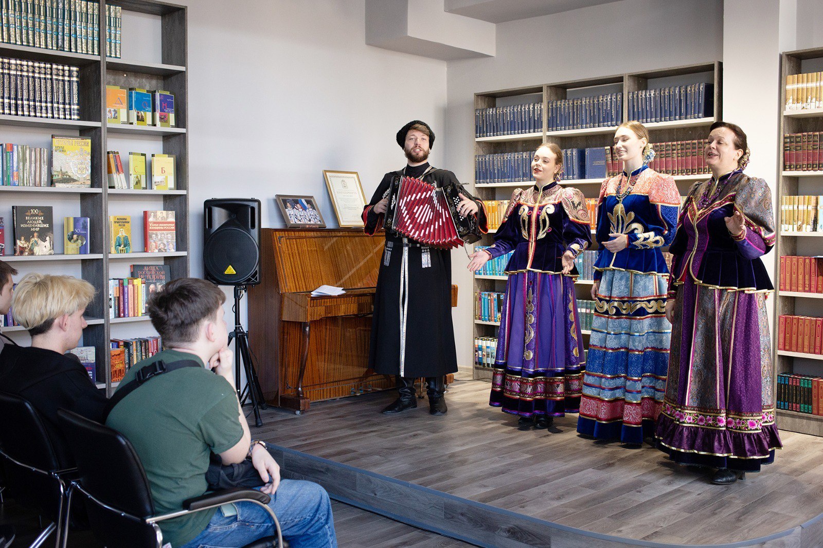 В наукограде Фрязино реализуется уникальная просветительская программа для молодёжи