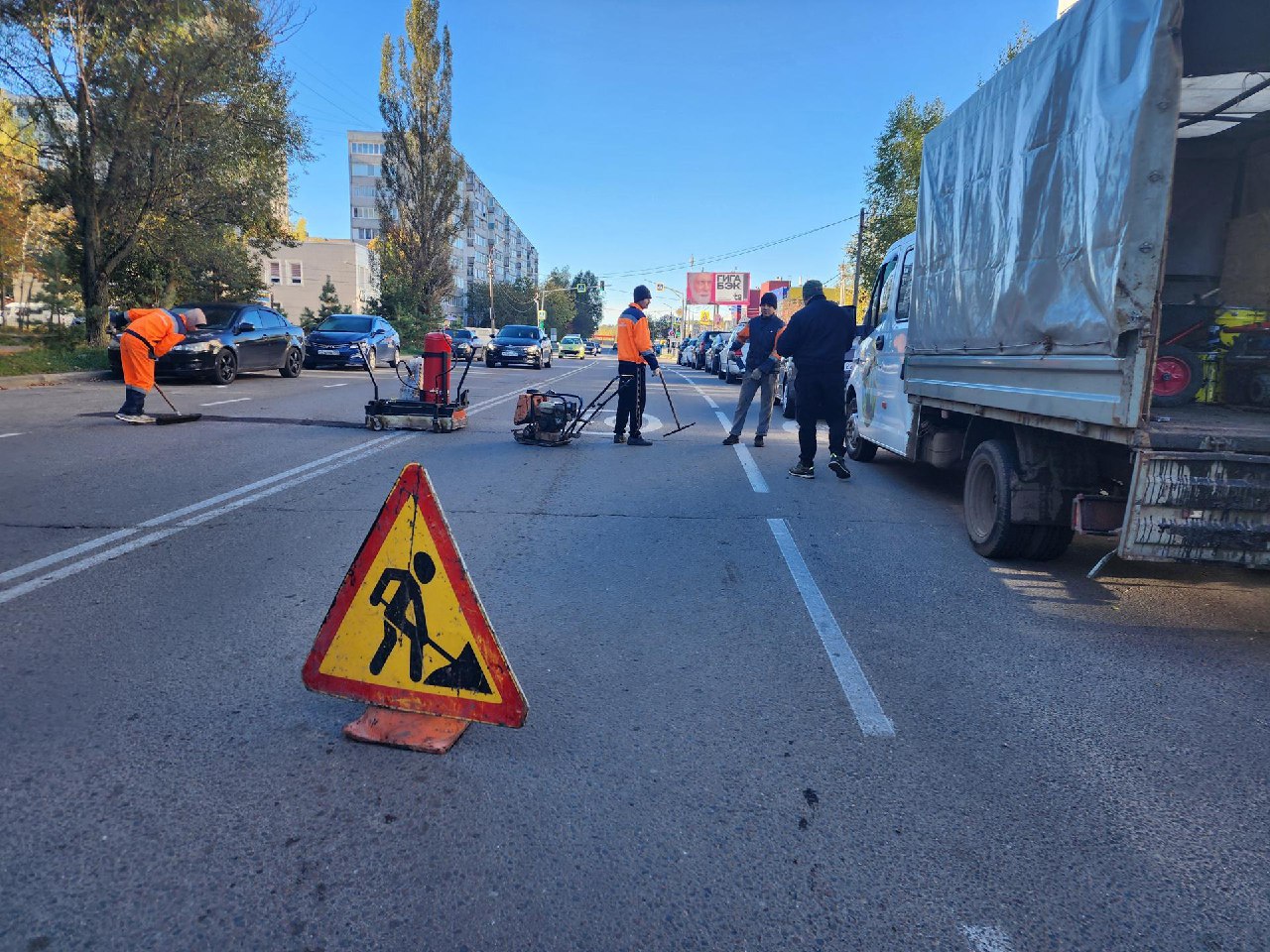 В городе Фрязино для ремонта дорог применяют инфракрасный нагреватель