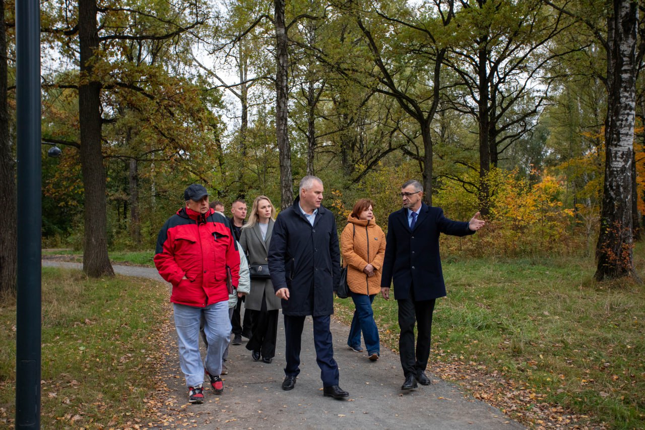 Глава городского округа Фрязино Дмитрий Воробьев вместе с председателем Совета депутатов Полиной Коноваловой проверили, как прошли работы по восстановлению нашего пруда во Фрязинском лесопарке