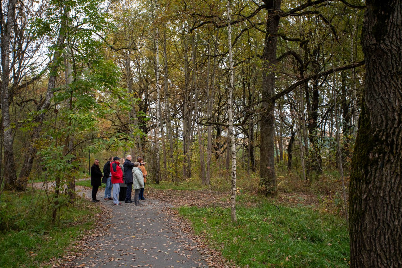 Глава городского округа Фрязино Дмитрий Воробьев вместе с председателем Совета депутатов Полиной Коноваловой проверили, как прошли работы по восстановлению нашего пруда во Фрязинском лесопарке