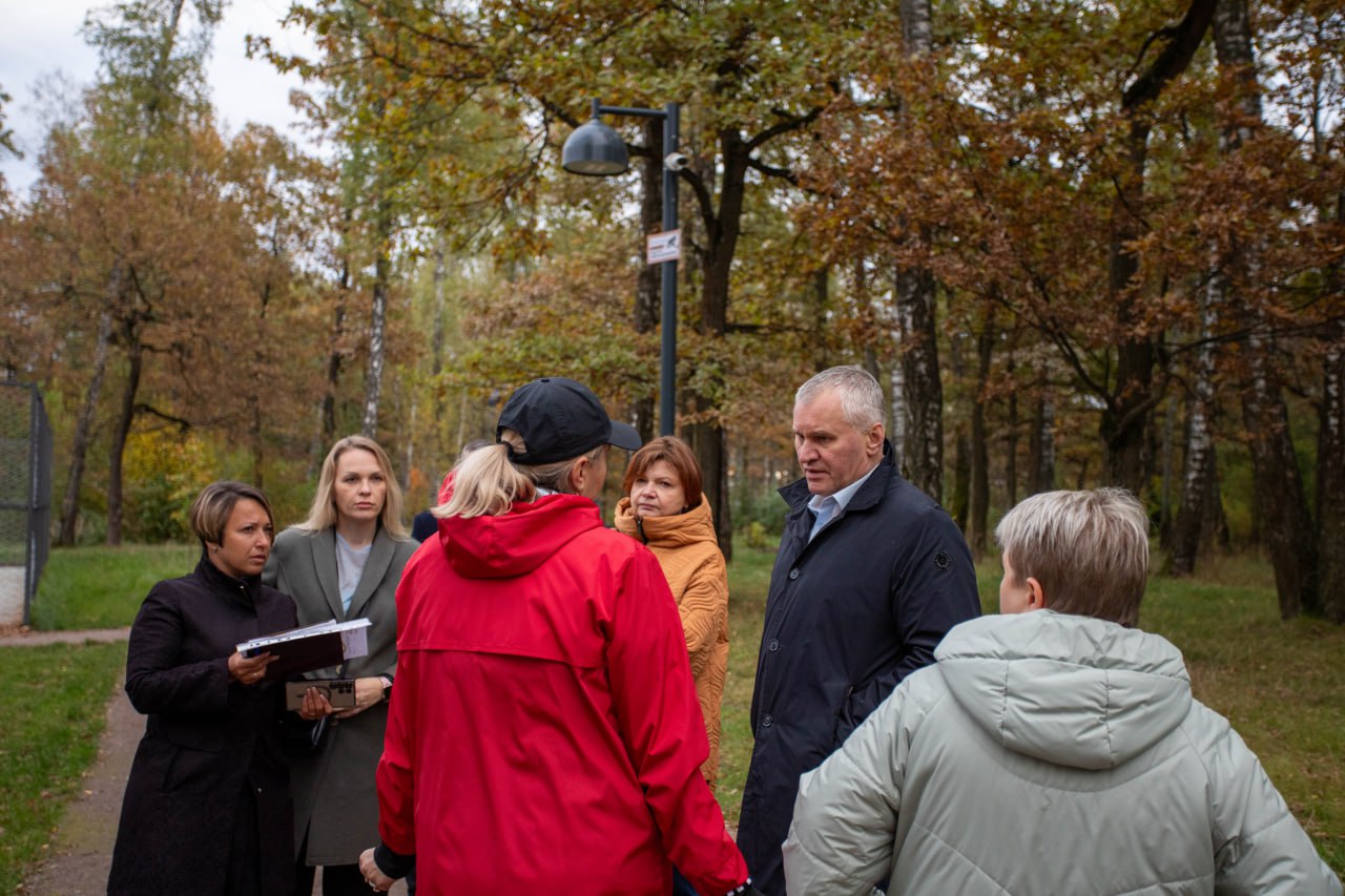 Глава городского округа Фрязино Дмитрий Воробьев вместе с председателем Совета депутатов Полиной Коноваловой проверили, как прошли работы по восстановлению нашего пруда во Фрязинском лесопарке