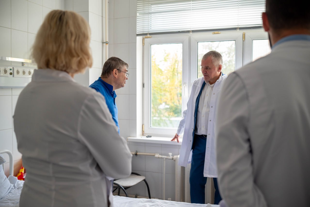 Глава городского округа Фрязино Дмитрий Воробьев вместе с председателем городского Совета депутатов, членом фракции «Единая Россия» Полиной Коноваловой посетили новый хирургический корпус ОП имени М.В. Гольца ГБУЗ МО «Щёлковская больница»