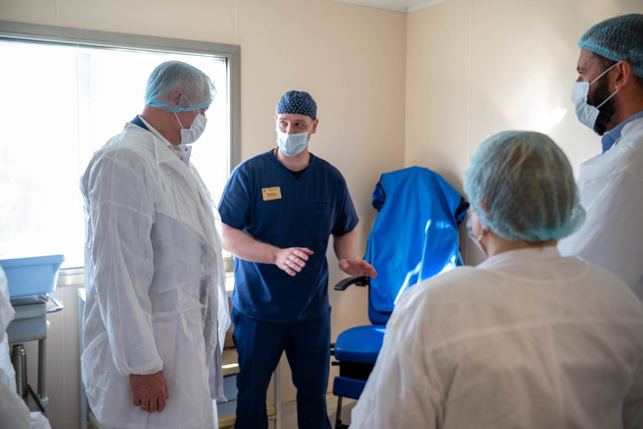 Глава городского округа Фрязино Дмитрий Воробьев вместе с председателем городского Совета депутатов, членом фракции «Единая Россия» Полиной Коноваловой посетили новый хирургический корпус ОП имени М.В. Гольца ГБУЗ МО «Щёлковская больница»