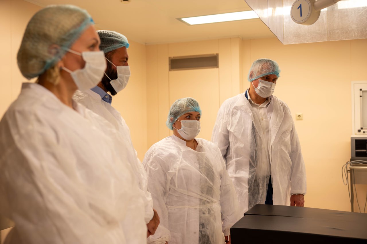 Глава городского округа Фрязино Дмитрий Воробьев вместе с председателем городского Совета депутатов, членом фракции «Единая Россия» Полиной Коноваловой посетили новый хирургический корпус ОП имени М.В. Гольца ГБУЗ МО «Щёлковская больница»