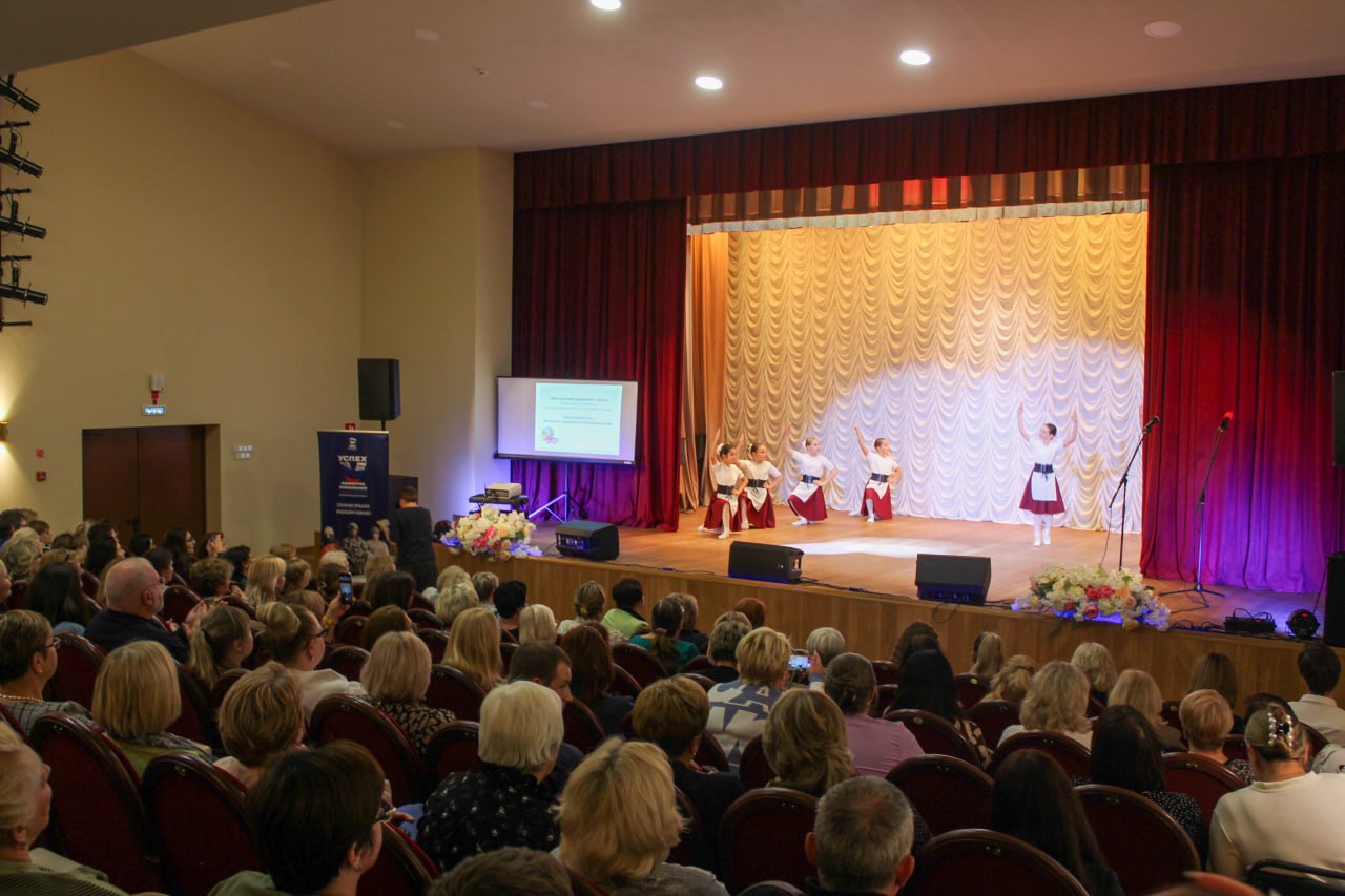 Торжественное мероприятие во Фрязинской детской школе искусств имени М.И. Дунаевского стало значимым событием, посвящённым Дню учителя и Дню работника дошкольного образования