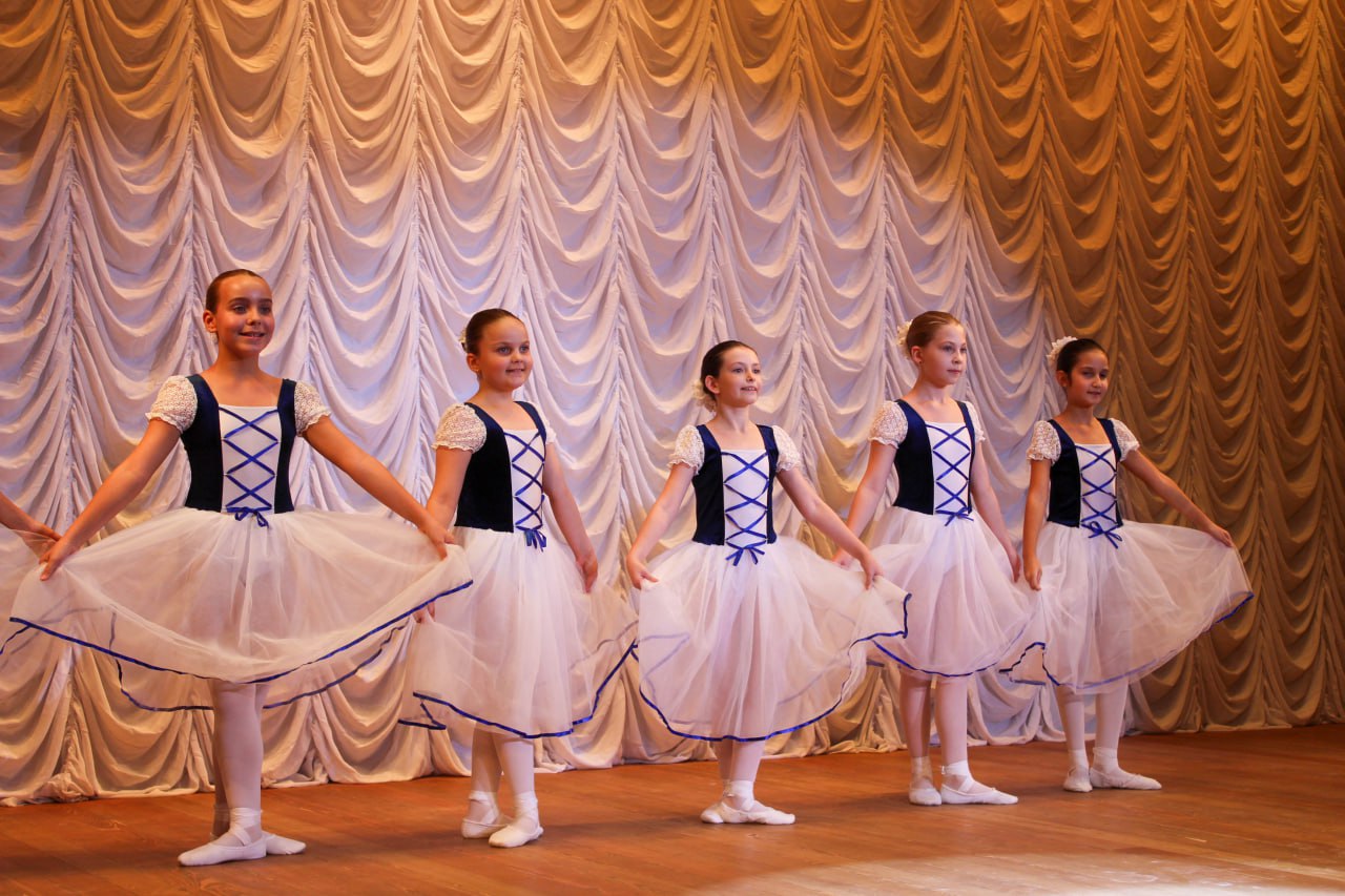 Торжественное мероприятие во Фрязинской детской школе искусств имени М.И. Дунаевского стало значимым событием, посвящённым Дню учителя и Дню работника дошкольного образования