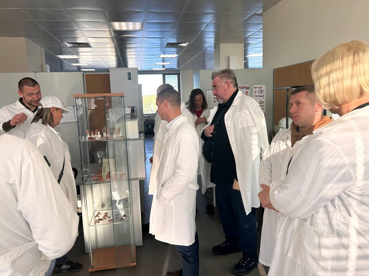 Участники СВО посетили производство слуховых аппаратов во Фрязино