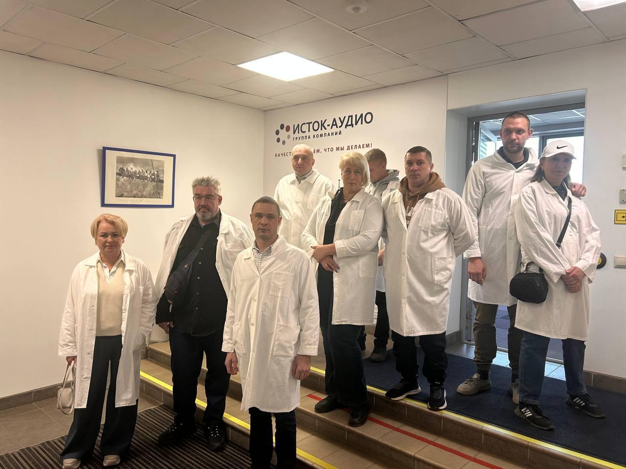 Участники СВО посетили производство слуховых аппаратов во Фрязино