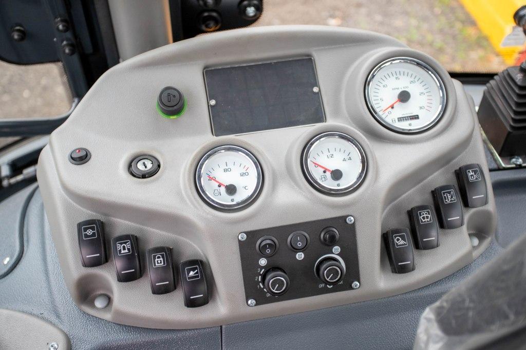 В АО «Теплосеть Фрязино» поступил новый экскаватор-погрузчик!