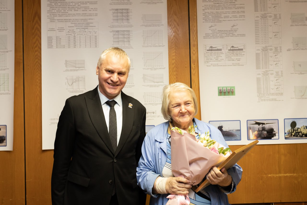 Сегодня мы чествовали коллектив Фрязинского завода мощных транзисторов, трудовой путь которого составляет целую эпоху — 61 год