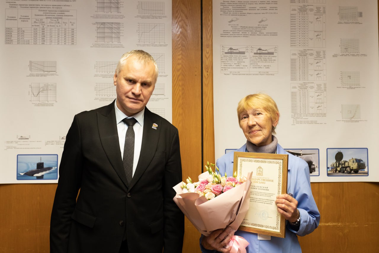 Сегодня мы чествовали коллектив Фрязинского завода мощных транзисторов, трудовой путь которого составляет целую эпоху — 61 год