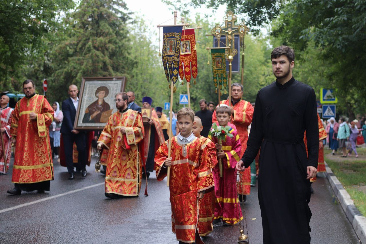 В праздник памяти святого великомученика Пантелеймона глава городского округа Фрязино Дмитрий Воробьев пожелал всем крепкого здоровья, отличного самочувствия, радости и счастья!