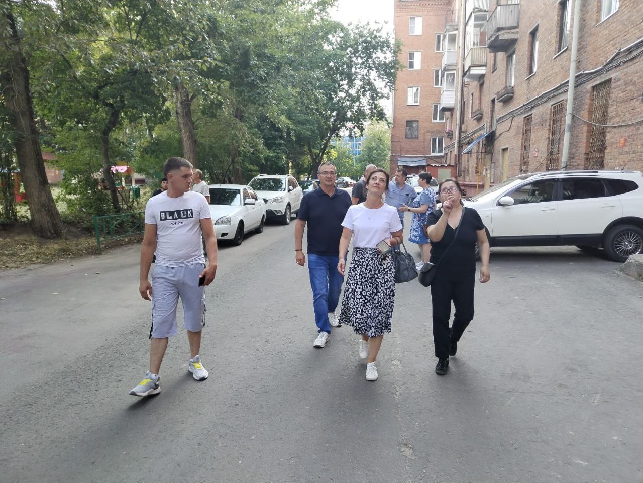 По поручению главы городского округа Фрязино Дмитрия Воробьева его заместитель Виктория Оганезова проверила ход завершения капитального ремонта многоквартирного дома №17 по улице Вокзальной