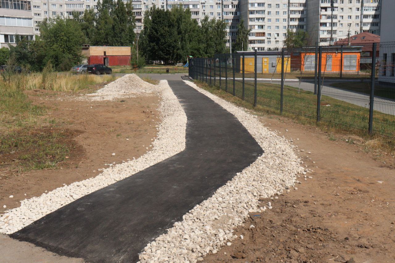 По поручению главы городского округа Фрязино Дмитрия Воробьева сделали безопасную пешеходную дорожку вдоль нового корпуса школы №1 от дома №7 по ул. 60 лет СССР