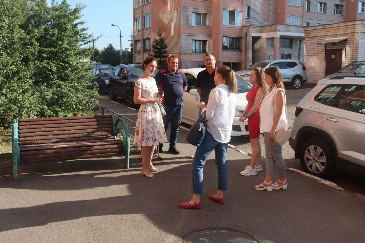 Проверка хода ремонтных работ в первом подъезде дома № 14 по улице Горького