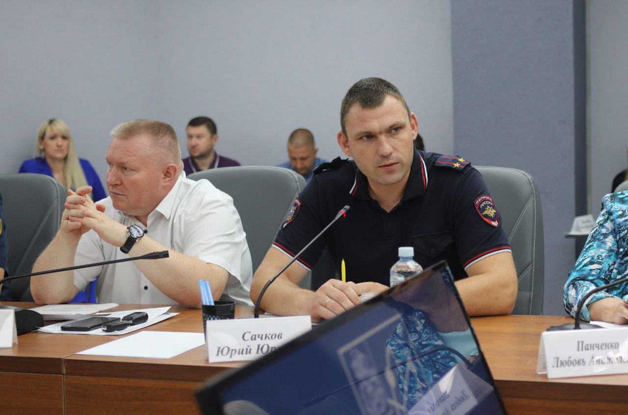 Глава городского округа Фрязино Дмитрий Воробьев провел еженедельное оперативное совещание с профильными службами и ведомствами, на котором обсудили ряд важных вопросов