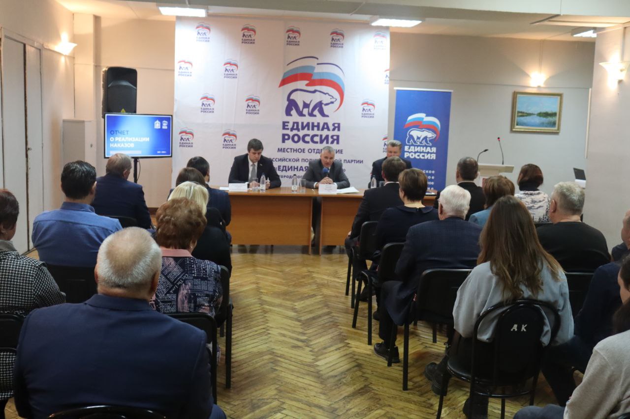 Глава городского округа Фрязино Дмитрий Воробьев вместе с депутатом ГосДумы Александром Толмачевым и депутатом МособлДумы Николаем Черкасовым подвели промежуточные итоги реализации наказов жителей за 2021-2022 год