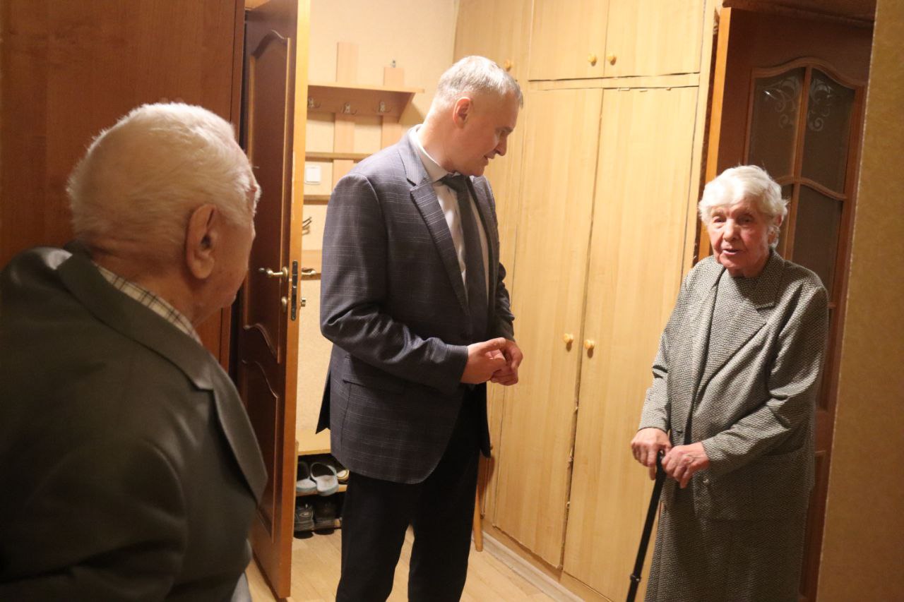 Глава городского округа Фрязино Дмитрий Воробьев навестил ветерана ВОВ Раофа Кавыевича Ижбулатова