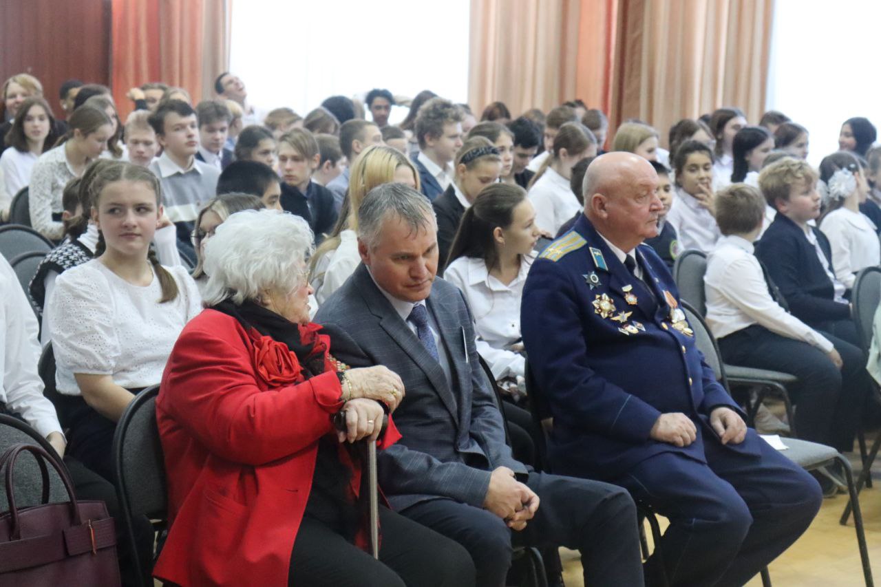 Во фрязинской гимназии отпраздновали 80-летие формирования авиационного полка «Нормандия-Неман»