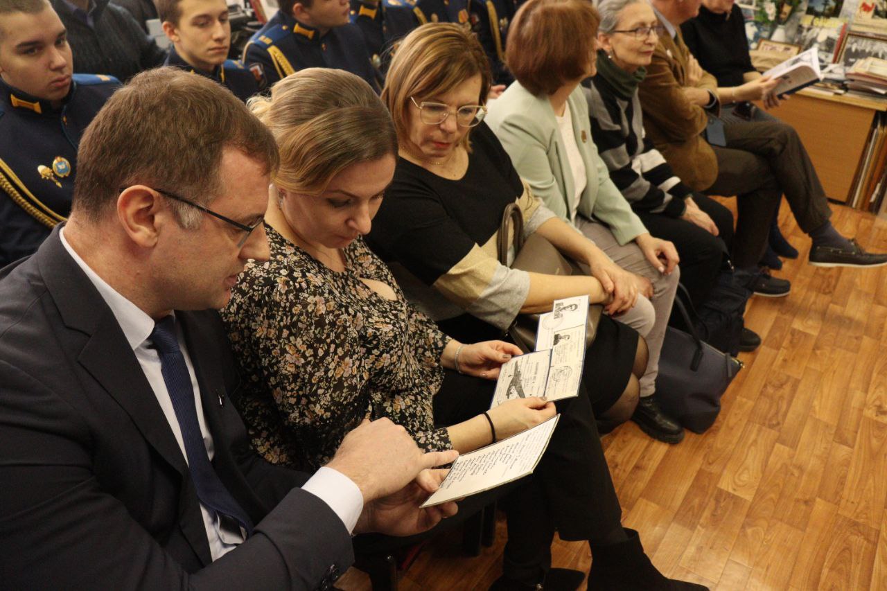 Во фрязинской гимназии отпраздновали 80-летие формирования авиационного полка «Нормандия-Неман»