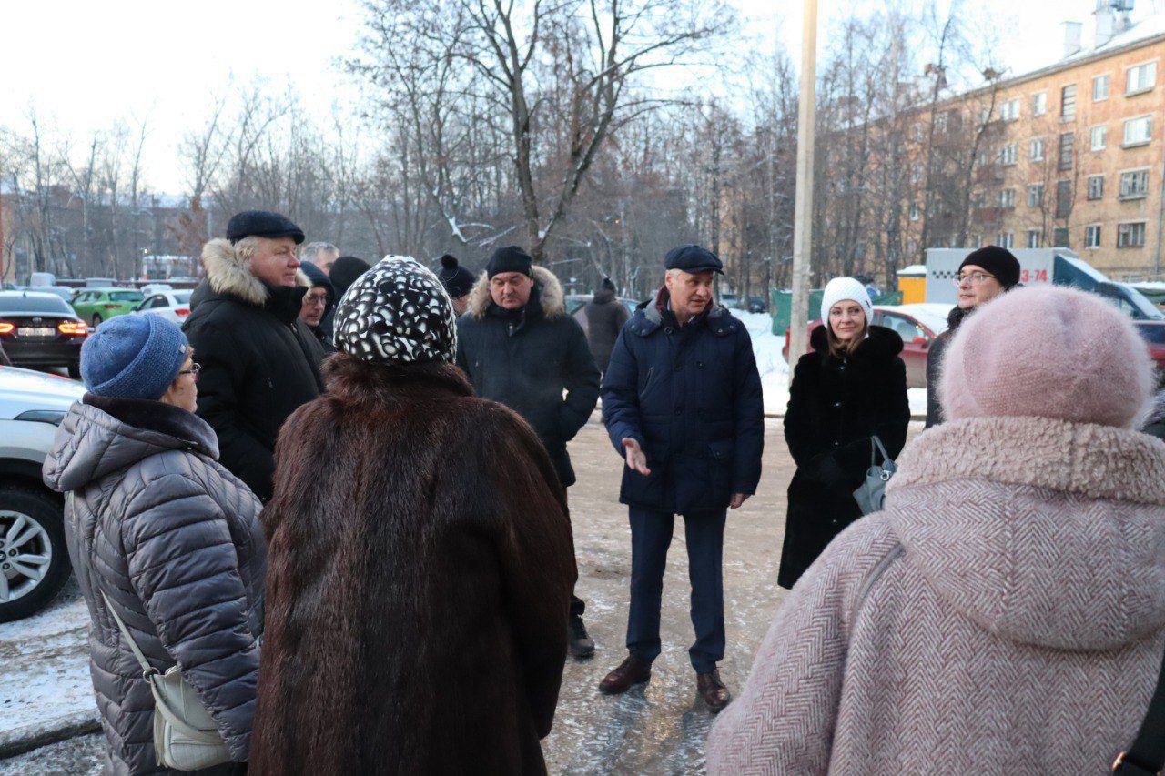 Проверили качество проведения ремонта балконов многоквартирного дома №27 по улице Центральной