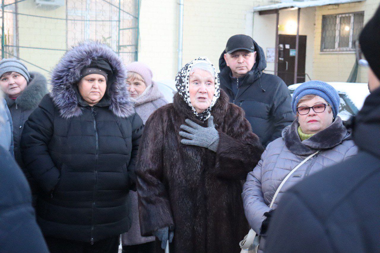 Проверили качество проведения ремонта балконов многоквартирного дома №27 по улице Центральной