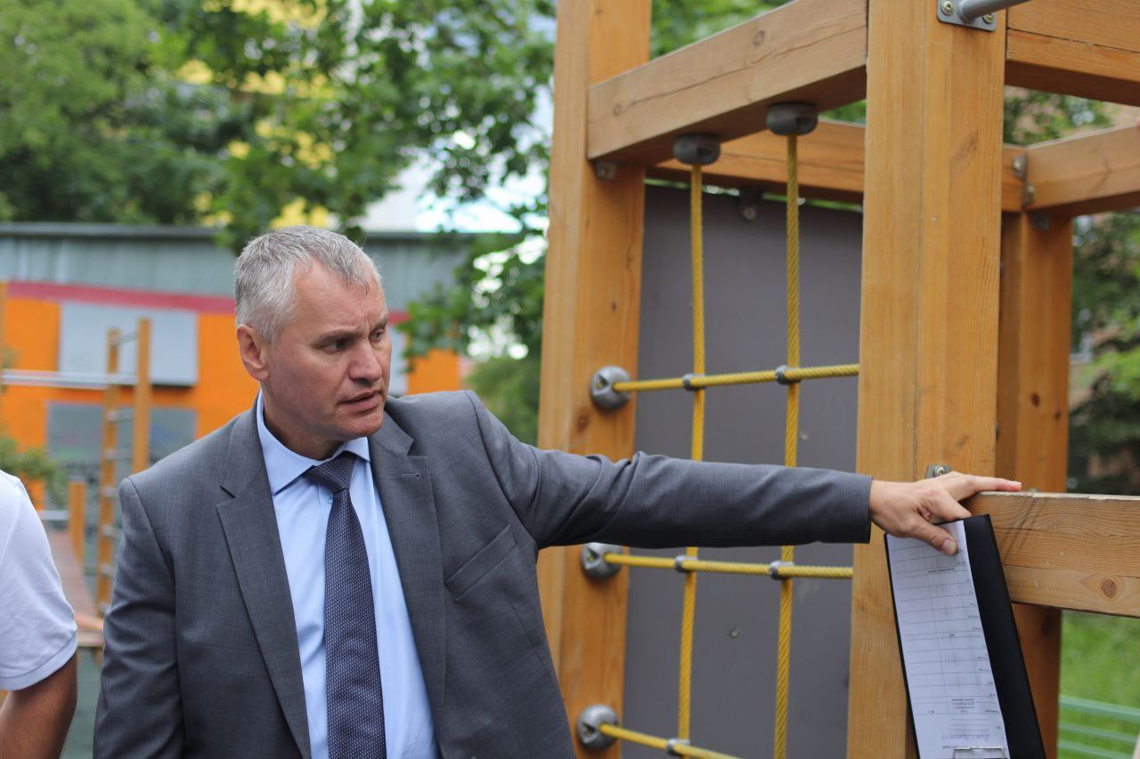 Институтской