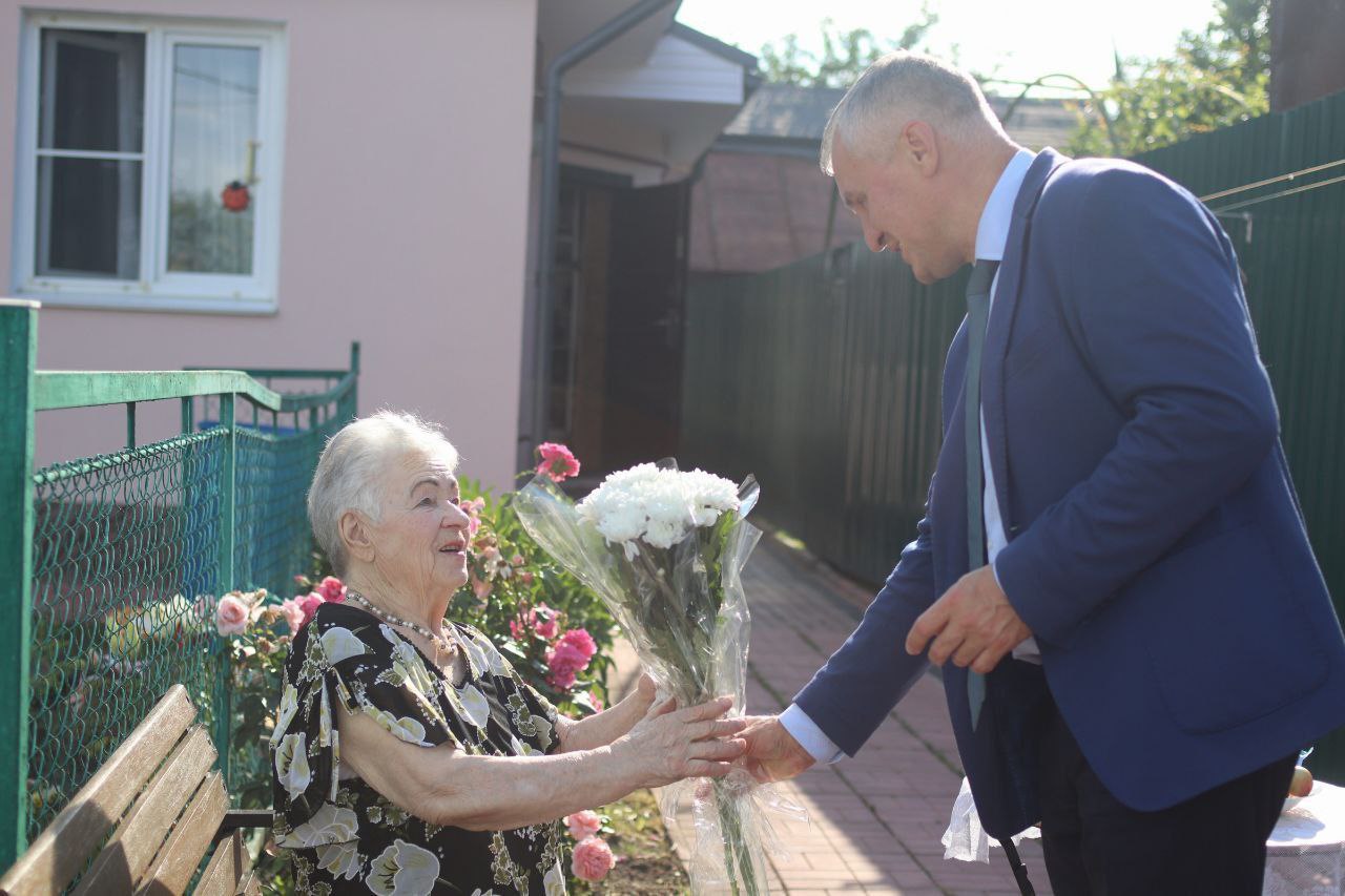 Глава городского округа Фрязино Дмитрий Воробьев поздравил с 90-летием ветерана Великой Отечественной войны Моничеву Зою Ивановну