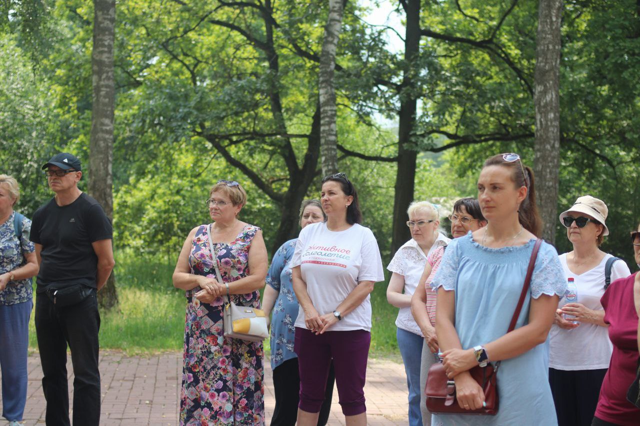 Глава городского округа Фрязино Дмитрий Воробьев проводит встречу в лесопарковой зоне с общественным советом