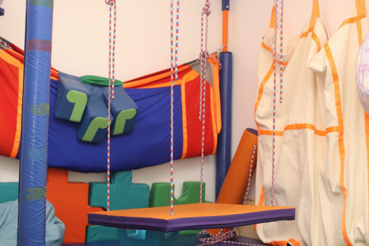 Глава городского округа Фрязино Дмитрий Воробьев посетил уникальный центр реабилитации слуха и речи «Тоша и Ко»