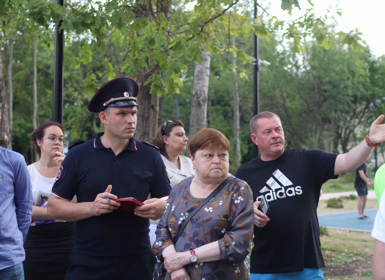 Глава городского округа Фрязино Дмитрий Воробьев провел встречу с жителями дома №18 по улице Комсомольской