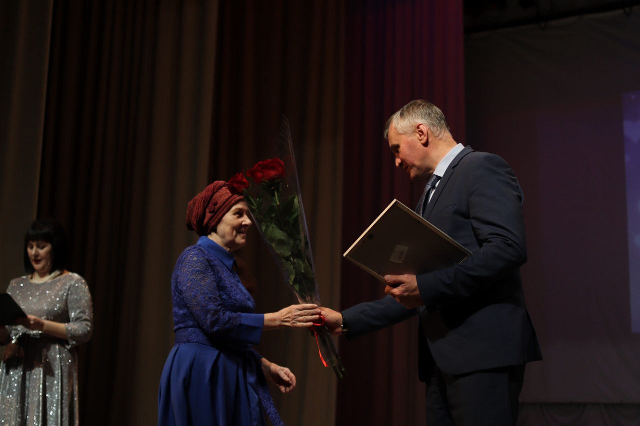 Во дворце культуры «Исток» состоялось торжественное мероприятие, посвященное наступающему празднику – Дню матери